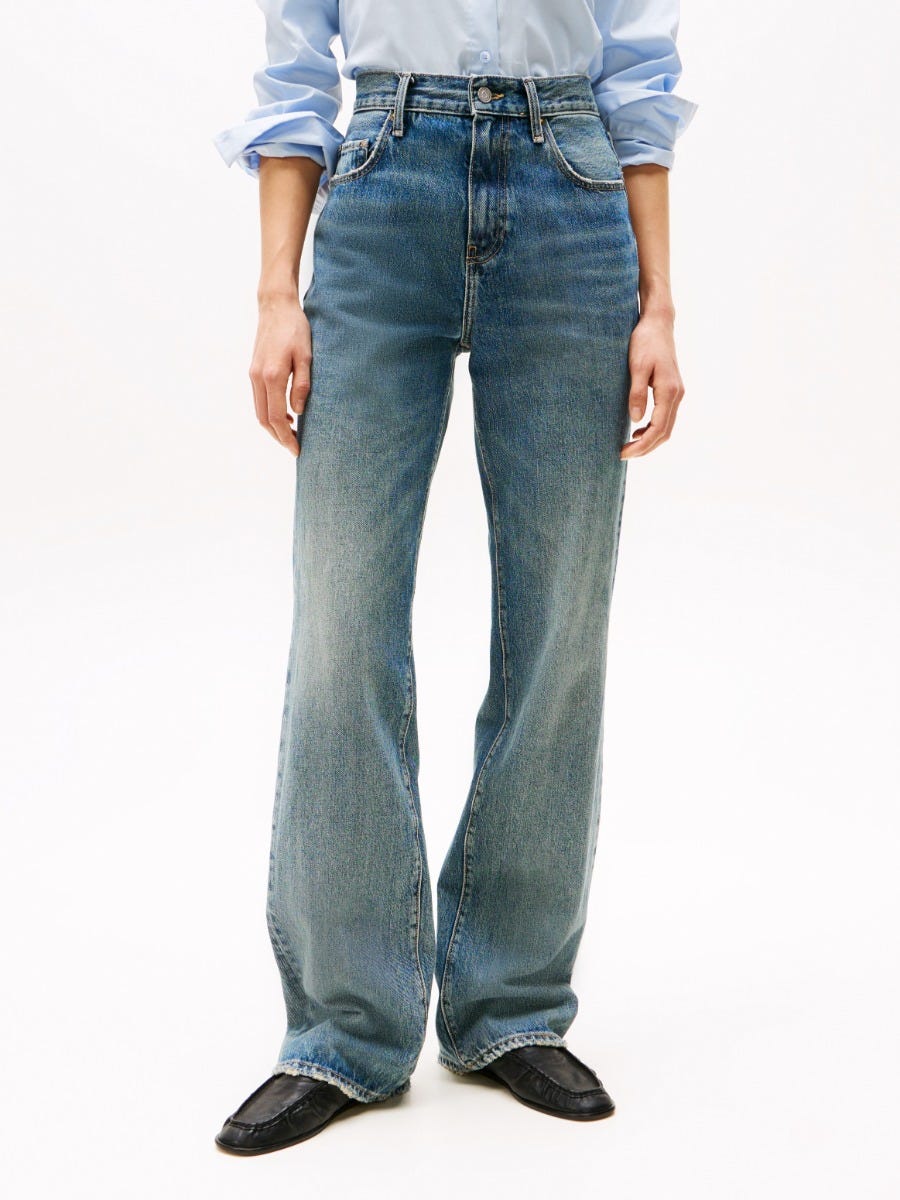 <p style="text-align: left;"><span style="font-family: 'Futura LT W01 Book'; letter-spacing: 0px; color: #000;">High Rise Bootcut Jeans</span>